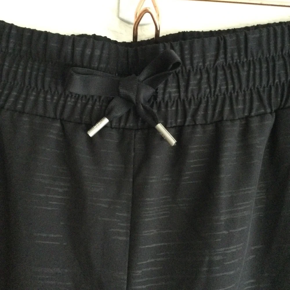 LORNA JANE Balance Active Tie 3/4 Crop Pant Black Sz Large - Picture 3 of 15